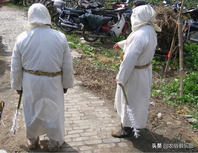 老人百日祭奠准备什么，老人百日祭奠怎样办（让逝者家属越难受越代表孝顺）