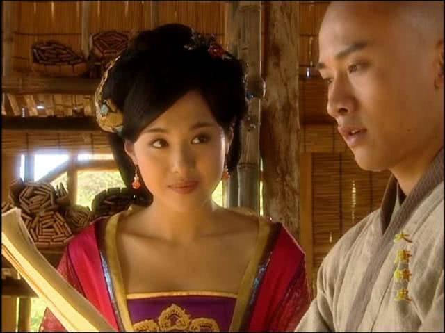 演员王海燕第一任丈夫是谁，演员王海燕第一任丈夫是谁啊（二婚嫁张嘉译育有一女）