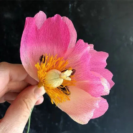 手工花朵制作方法，彩纸手工制作花朵的方法（喜欢花哪儿还用买）