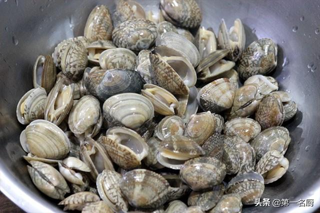 蒜泥花甲的做法步骤，蒜泥花甲的做法（原来诀窍这么简单）