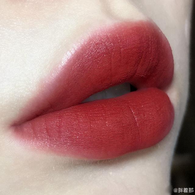 mac口红的热门颜色有什么呢，mac的经典口红色是什么颜色（MAC今年最受欢迎的4个色号）
