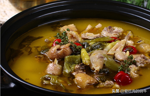 酸菜鸡汤锅的做法，酸菜鸡汤锅的做法和步骤（酸菜煲鸡的做法）