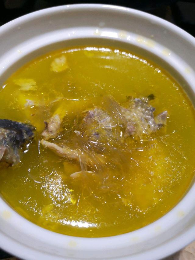 鱼翅羹家常做法，鱼翅羹家常做法视频（舌尖上的菜谱之鱼翅炖乌鸡汤）