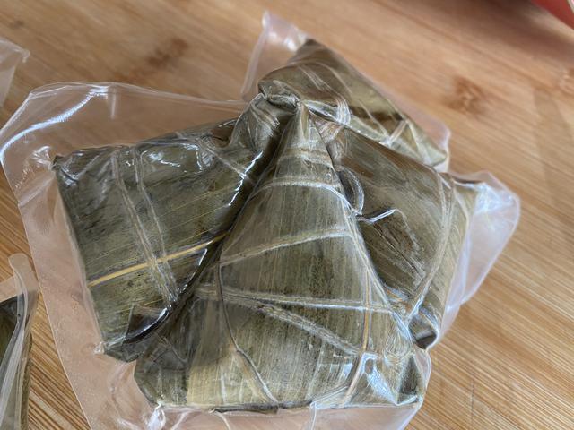 粽子冷藏还是冷冻，粽子放在冷藏还是冷冻（直接放冰箱就错了）