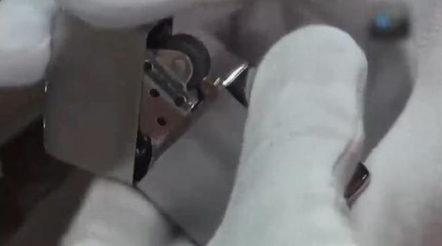 zippo换棉芯，zippo打火机如何换棉芯（而一只ZIPPO打火机要几百元）