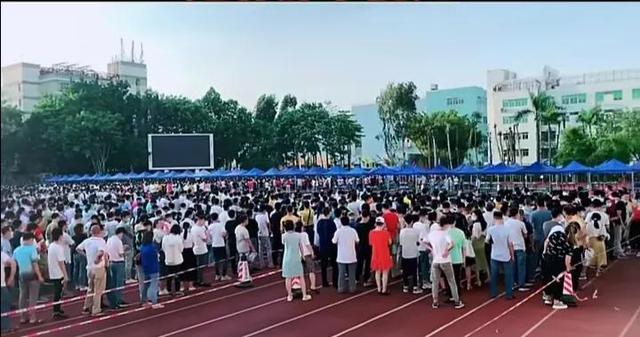 富士康飞虎乐购，万达的电商模式（那个臭名昭著的富士康还没有倒闭啊）