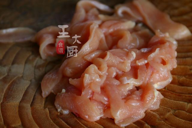 鸡肉香菇怎么做好吃，香菇炒鸡胸肉的详细做法