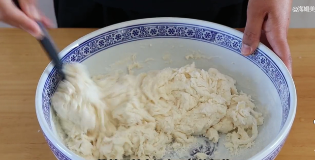 烙春饼怎么和面，馅饼面怎么和面（学会这个和面配方：做出家常饼）