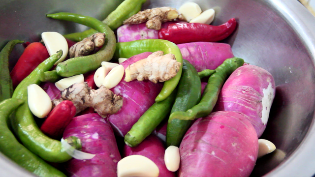 做四川泡菜可以直接用纯净水吗，四川泡菜用生水可以吗（四川泡菜水详细攻略）