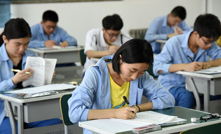 学校的名字（专科差别大）