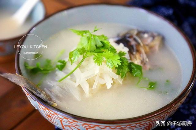 萝卜豆腐汤的做法，白萝卜豆腐汤怎么做（冬天干燥多喝汤）