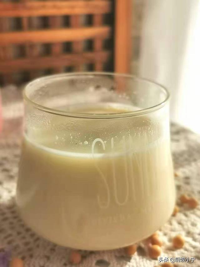 豆浆是什么豆做的，什么豆可以做豆浆（试试炒豆的方法）