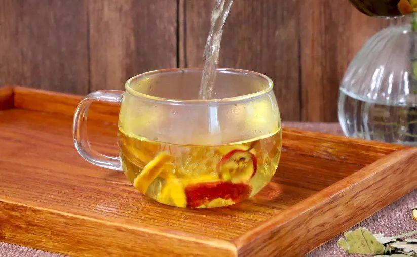 推荐食谱:陈皮山楂茶作用:消食化积,润肠通便,理气健脾食材:陈皮2克