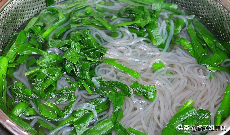 图片[4]-【凉拌韭菜粉条】做法步骤图 适合夏季吃  吃一次就会念念不忘-起舞食谱网