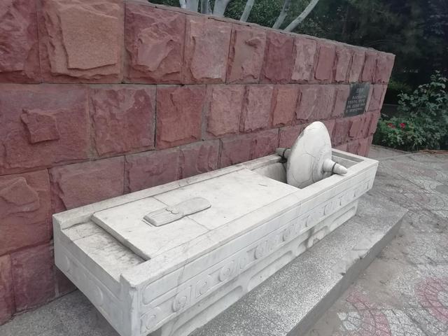 太阳地球月亮运行图，地球月球运动轨迹图（公园虽小，历史文化元素不少）