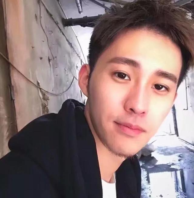 被水淹死的鱼♡网名，被水淹死的鱼♡微信昵称（成熟有男人味的直播网名少年已不再年少）