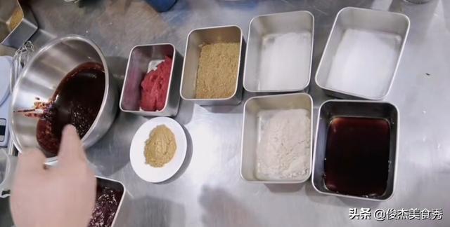 自制万能烧烤酱，在家自制烧烤酱（烧烤店用的万能烧烤酱是可以自己做的）