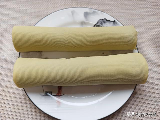 做干豆腐卷肉咋做，豆皮卷肉的家常做法