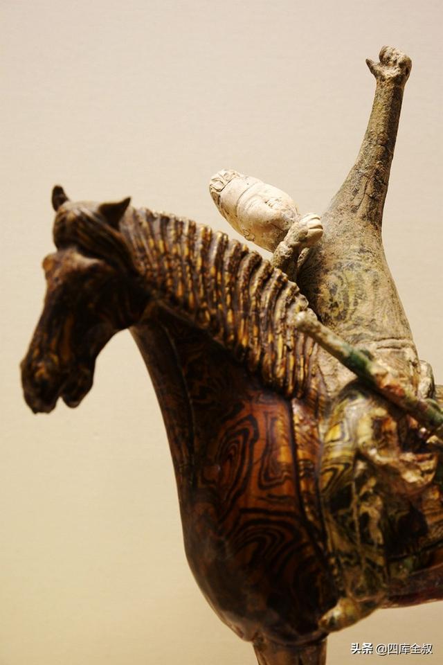 唐三彩是哪三彩，唐三彩有什么（西安、洛阳两地出土的唐三彩）