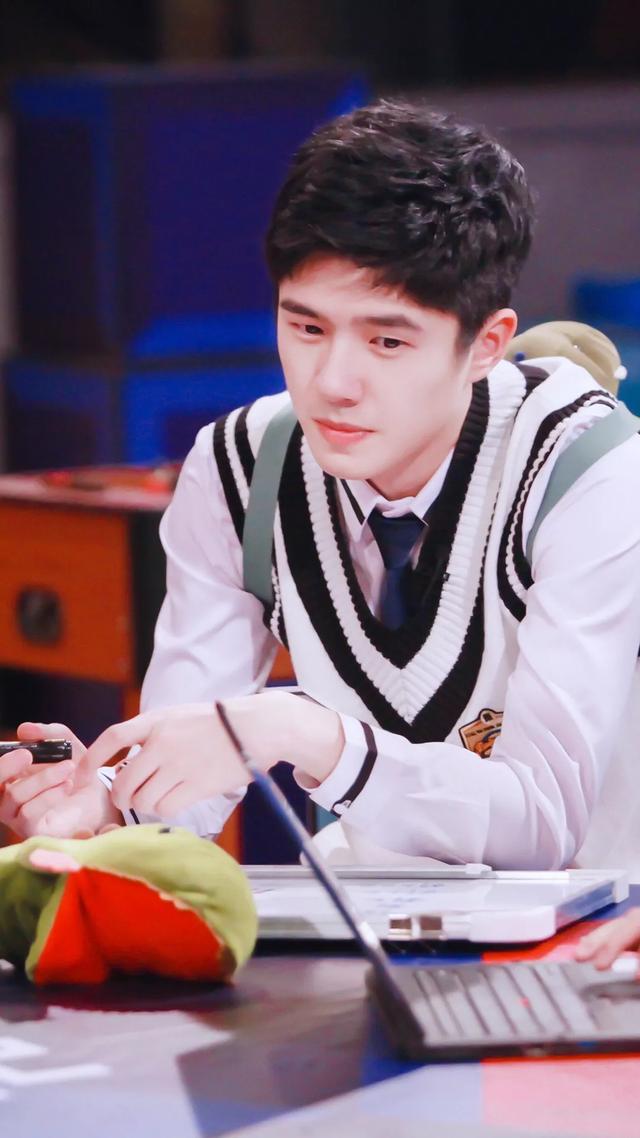 男生头像 刘昊然小哥哥 帅到犯规微信，男生头像 刘昊然小哥哥 帅到犯规（壁纸 ， 帅气的刘昊然）