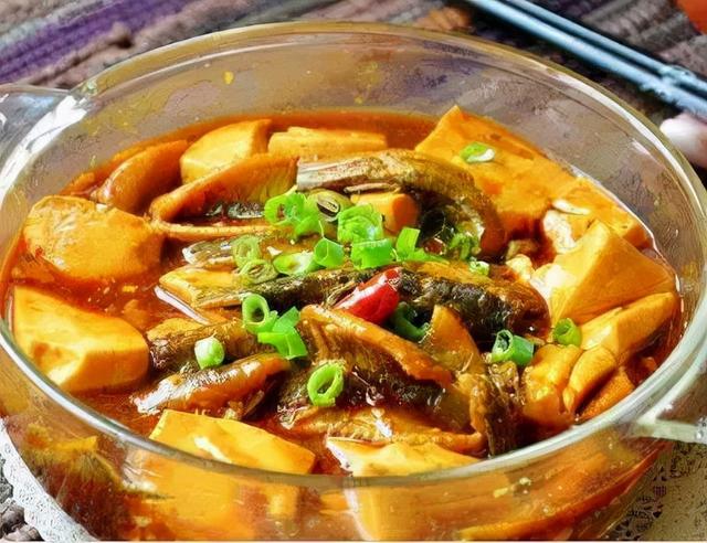 泥鳅豆腐汤怎么做，泥鳅豆腐汤怎么做汤白（广东的内行人都吃它）