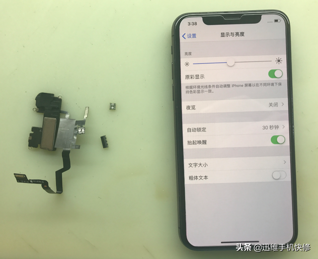 怎么判断苹果x屏幕是不是原装，苹果X的显示屏怎样辨别原装（苹果手机有原彩就一定是原装屏）