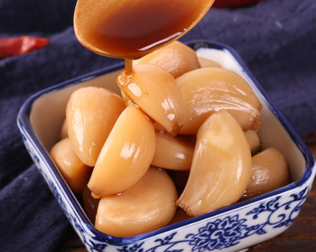 糖醋泡蒜的吃法，酸酸甜甜佐餐必备
