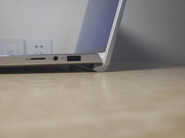 csv文件怎么转成excel不乱码，csv文件怎么转换为Excel文件（评测丨什么样的笔记本称得上对人“视觉友好”）