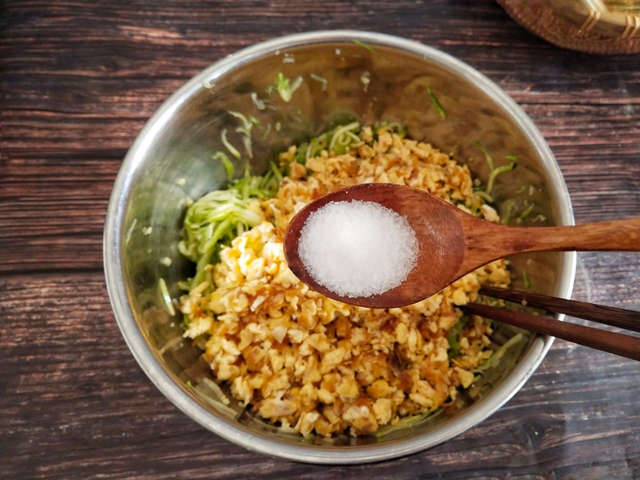 角瓜馅饺子的家常做法，角瓜包饺子馅儿的做法大全（?西葫芦馅的素饺子）