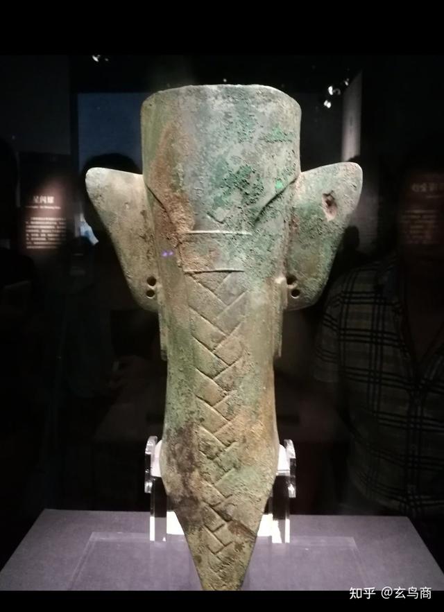 流泪跪坐表情包，微信头像，流泪跪坐表情包（三星堆扭头跪坐青铜人像是相士王）