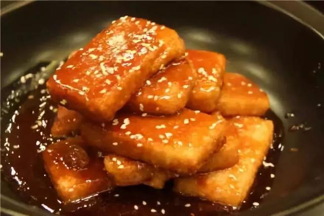 红葱头油盐水蒸金鳞鱼怎么做，全国人民就非吃饺子不可吗