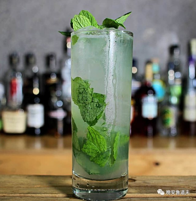 鸡尾酒的名字，好听的鸡尾酒的名字（在家就能调的九款超棒的经典鸡尾酒）