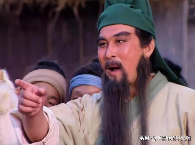 关于刘备的故事有哪些，关于刘备的故事有哪些简短（刘备狡诈张飞忠义关羽狠辣）