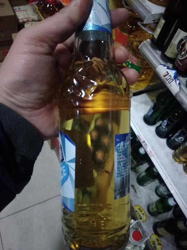 白啤为什么叫白啤，白啤为什么不是白的（过年买啤酒：除了黄色啤酒）