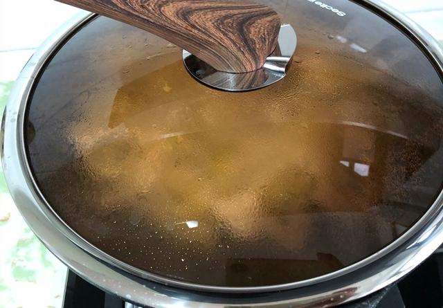 蒸饺子用热水还是冷水，蒸水饺用冷水还是热水（水开下锅还是冷水下锅）