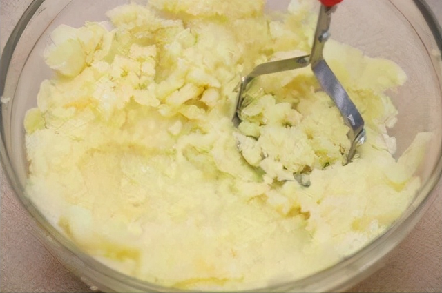 超能拉丝的芝士土豆饼吃一口就停，超能拉丝的芝士土豆饼