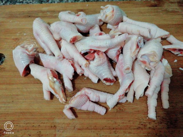 凉拌鸡爪和香辣鸡爪做法，凉拌香辣鸡爪的制作方法和配料（教你做香辣美味的凉拌鸡爪）