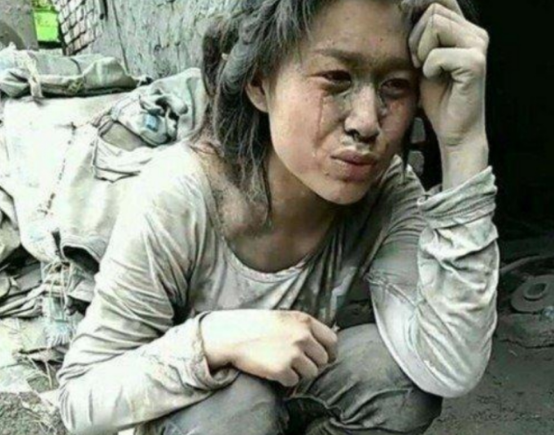 一包水泥多少kg，水泥一包多少kg（“水泥西施”的谎言如何一步步被揭穿）