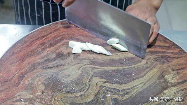 千张怎么炒好吃，炒千张怎么做好吃（大厨教你做青椒炒千张）