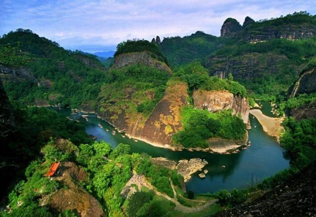 江西主要是什么地形，江西主要是什么地形类型（中国七大丹霞美景地）