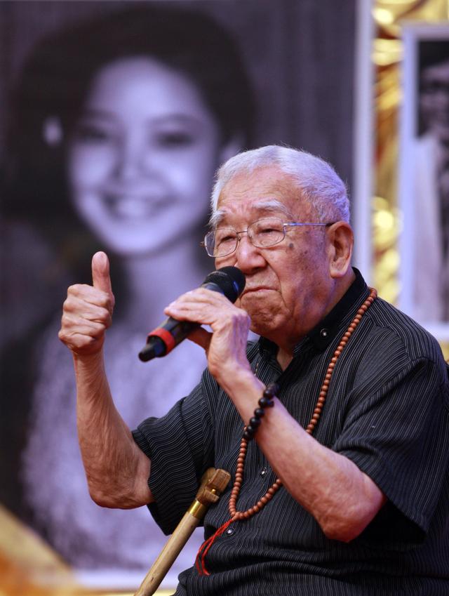 台湾作家，只花了五分钟就写出了《甜蜜蜜》（台湾作家林清玄）