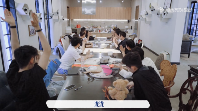 汪苏泷《50公里桃花坞》中当任坞长，啥也不管都能服众（《五十公里桃花坞》汪苏泷7票当选新坞长）