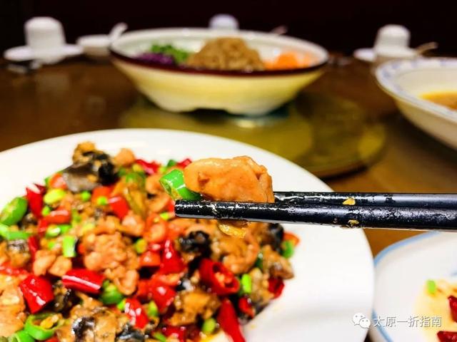 阿瓦山寨鱼头做法，阿瓦山寨鱼头的做法（太原一折指南带你去阿瓦山寨）