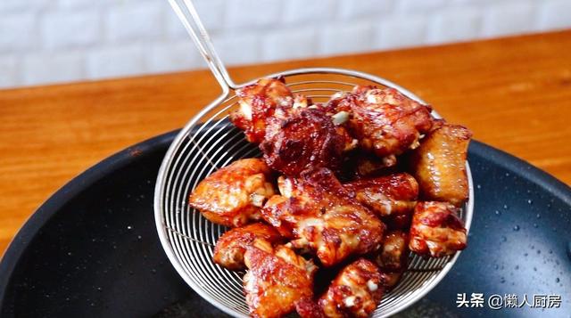 鸡翅煲怎么做，鸡翅怎么炸才好吃（这是砂锅鸡翅煲的做法）