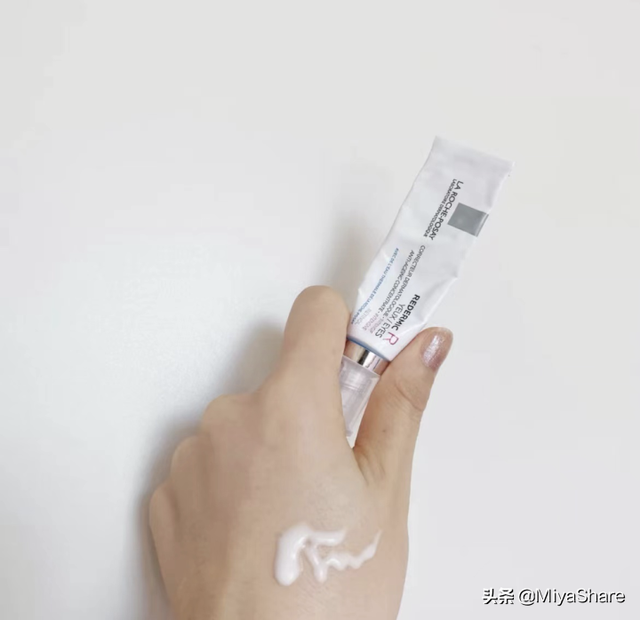 一年多没用「眼霜」，我的细纹却变少了
