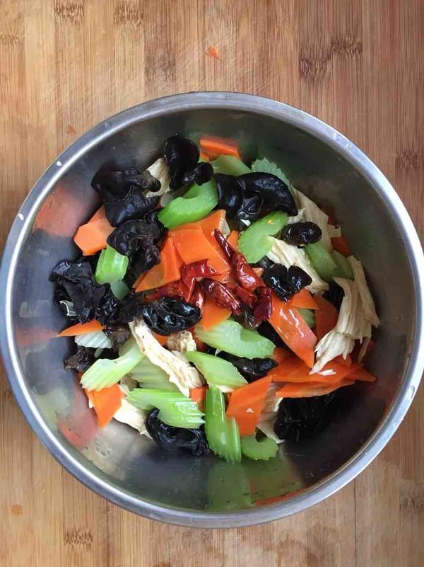 凉拌素什锦最正宗的做法，什锦凉拌菜的做法（《向往的生活》被陶虹夸赞的一道菜）