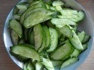 黄瓜炒鸡蛋怎么做，黄瓜炒鸡蛋的功效（咸蛋黄炒南瓜的做法）