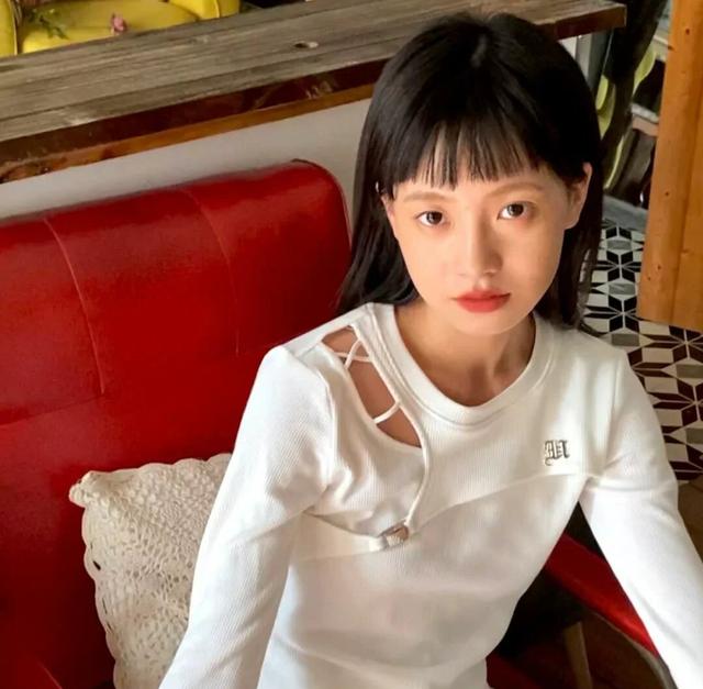 女微信图片简单气质，简单气质的女生微信头像     我记得我爱过（女头像：“我不等了）