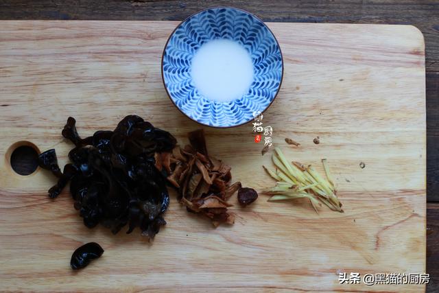 香菇滑鸡的做法，顺德香菇滑鸡的做法（广东名菜“香菇蒸滑鸡”）