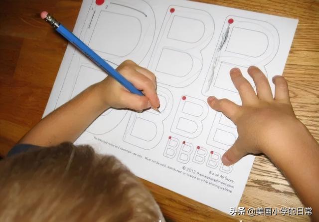 26个字母占格，26个字母大小写占格怎么占（画出26个字母启蒙的内核）